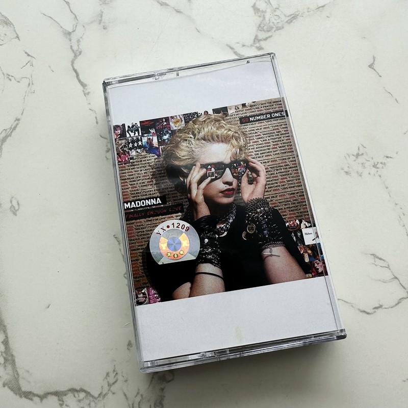 Audio Music To Lyrics - Cassete Pop Europeu-Americano Lacrado com Livro